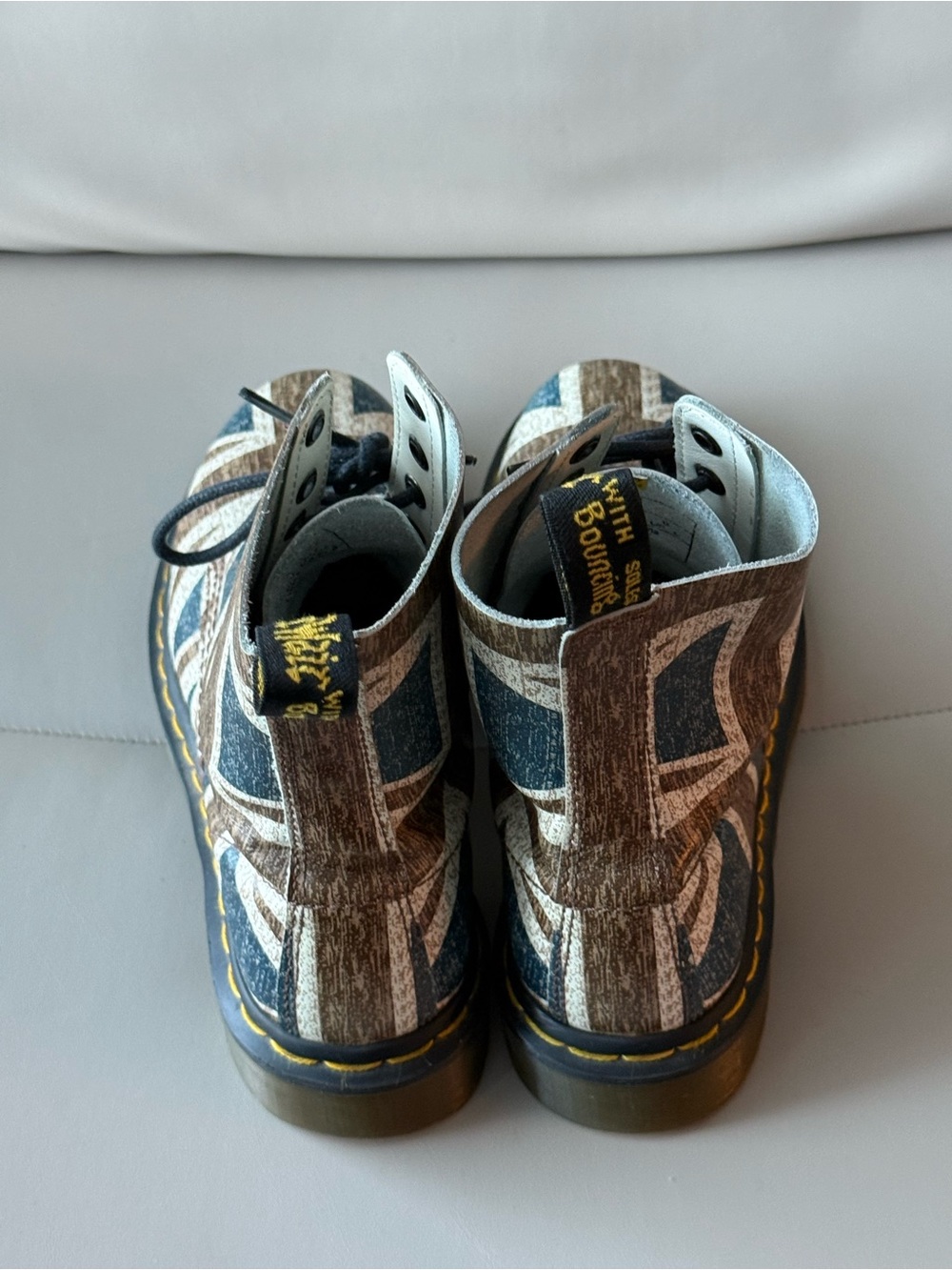 Dr. Martens Union Jack 8-Eye Combat Boots UK Flag Distressed Print Women’s US 6 - Picture 5 of 7